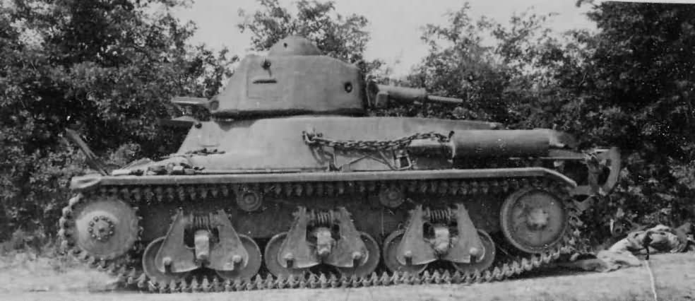 Hotchkiss H39 tank 1