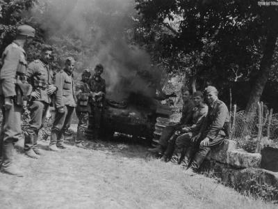 Tank Renault R40 | World War Photos