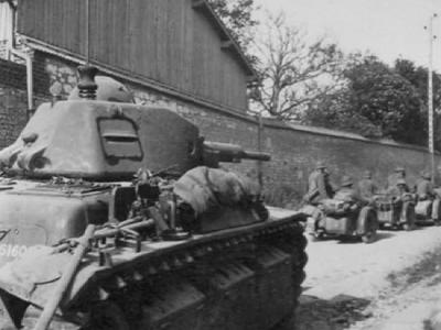 Tank Renault R40 | World War Photos