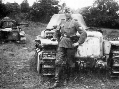 Tank Renault R40 | World War Photos