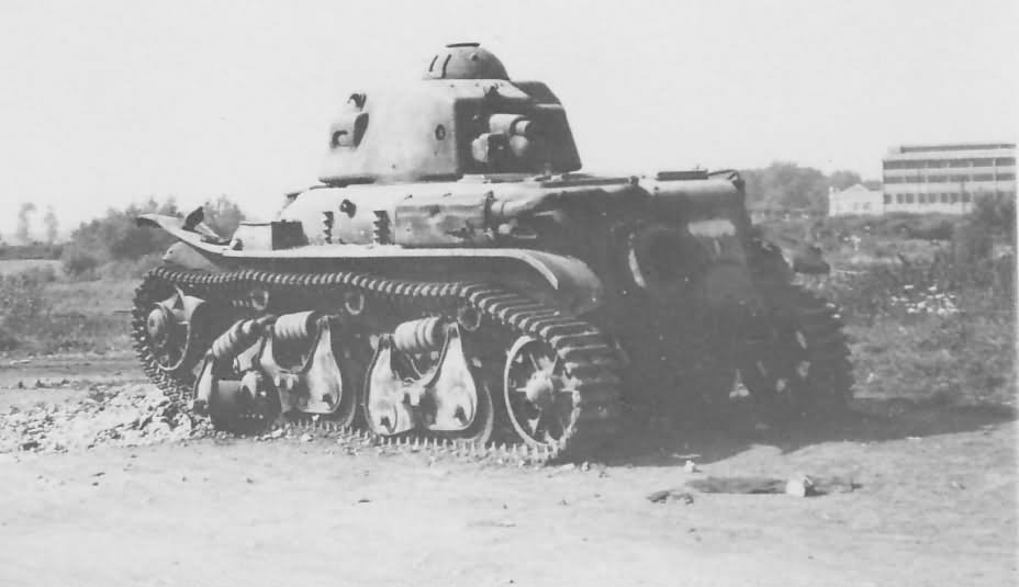 Renault R-35 abandoned at the side of the road somewhere in France after the german attack in May 1940