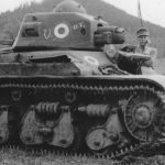 Char leger Renault R35 and Gebirgsjagers