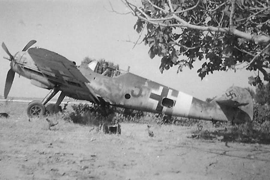 US Soldier in cockpit of abandoned Luftwaffe fighter Bf 109 G