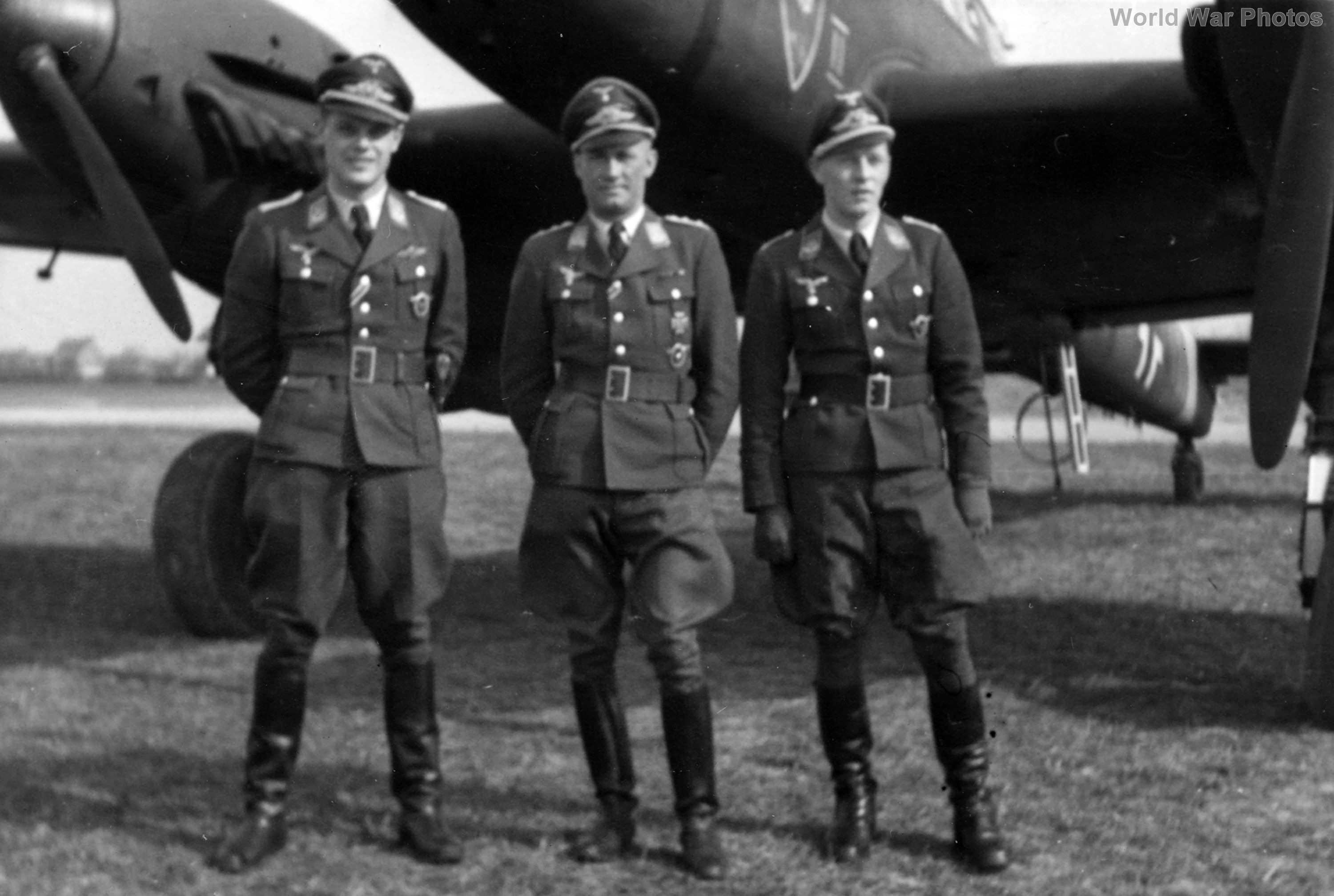 Luftwaffe pilots standing next to Bf110