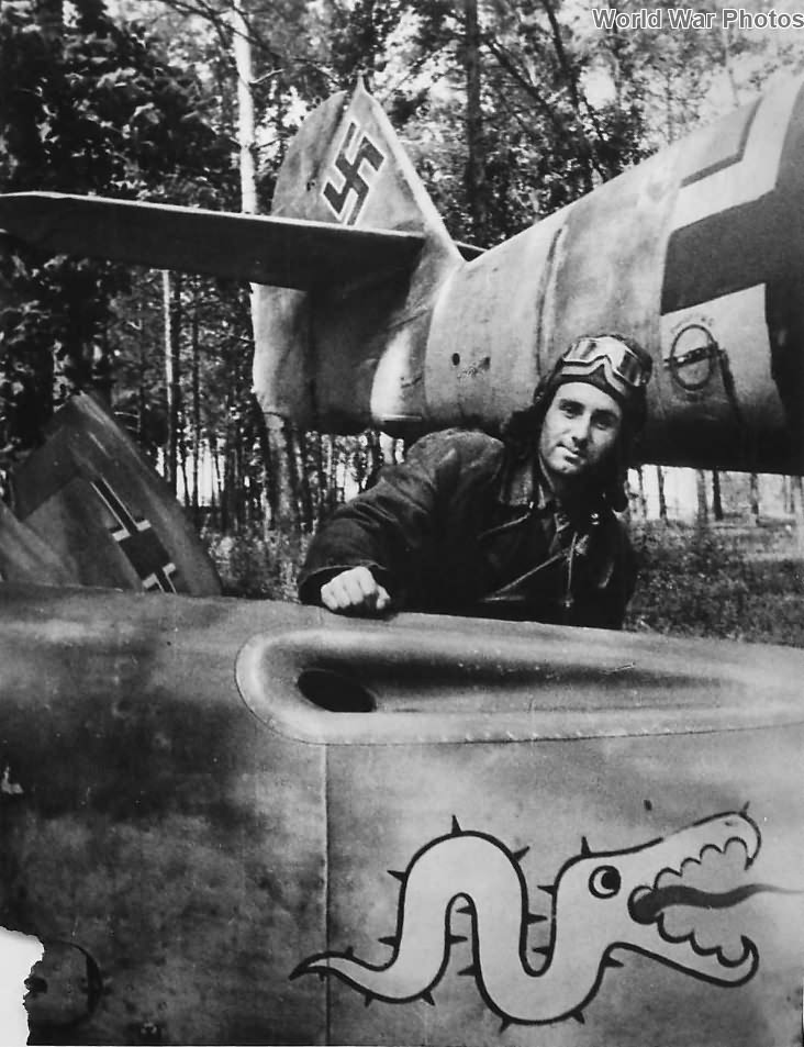 Ace Vladimir Kamenschikov and Bf109 of JG 3 with Tatzelwurm he downed