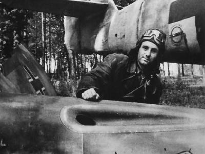 Ace Vladimir Kamenschikov and Bf109 of JG 3 with Tatzelwurm he downed