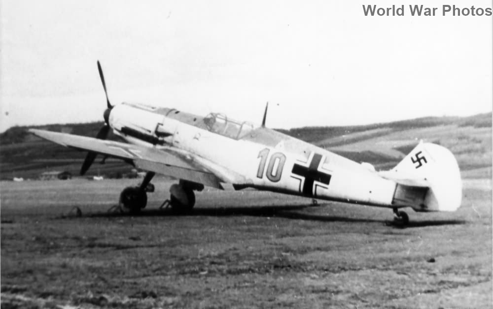 Bf109E „10” of the JG 2