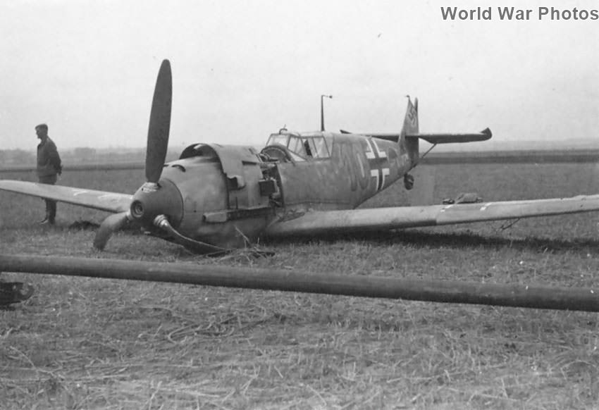 Crashed Bf 109E „10”