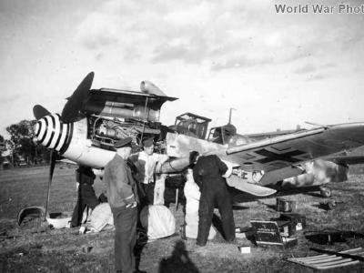 Ground crew performing maintenance on a Bf 109G