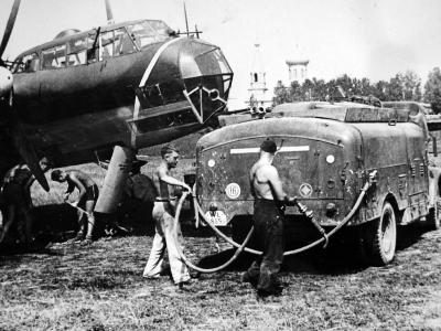 Opel tanker truck refueling Do17 Z-2