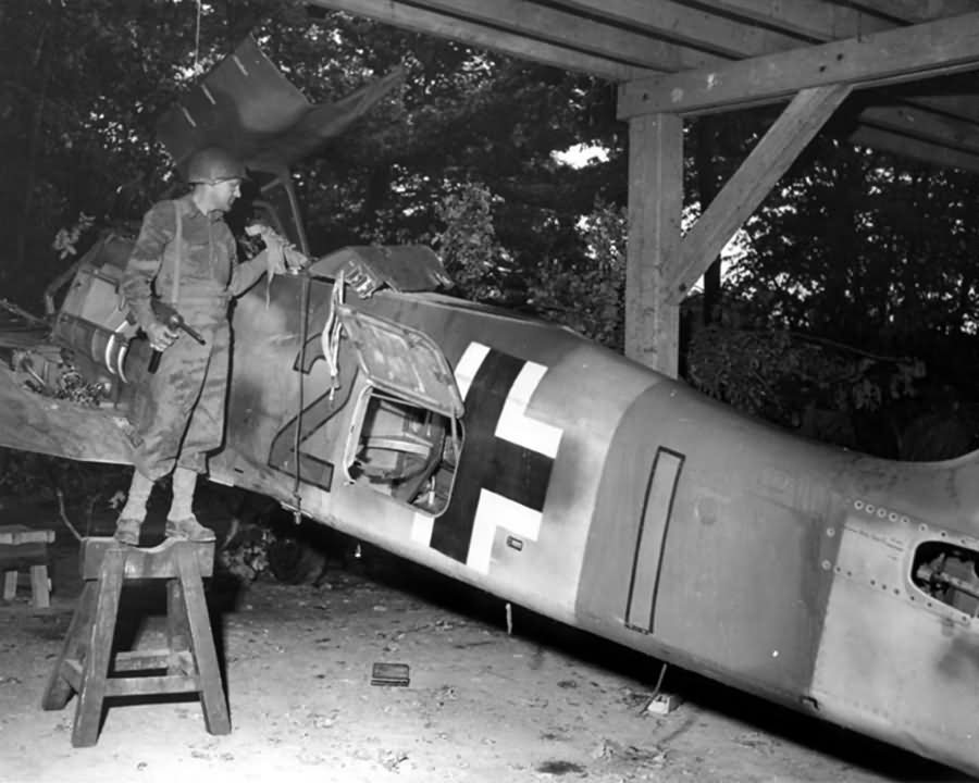 Focke Wulf Fw 190 yellow 2 Captured by US Troops 1945