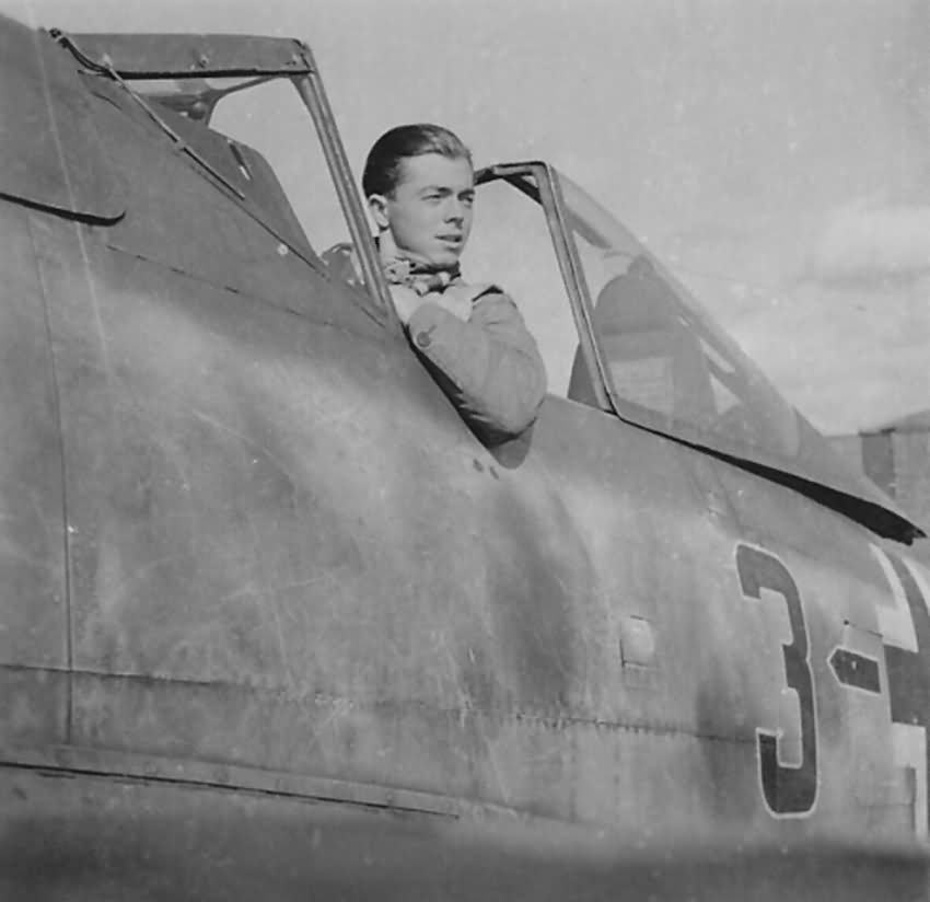 Focke Wulf Fw 190 A-8 black 3 Stabsstaffel JG 51 Memel September 1944 2