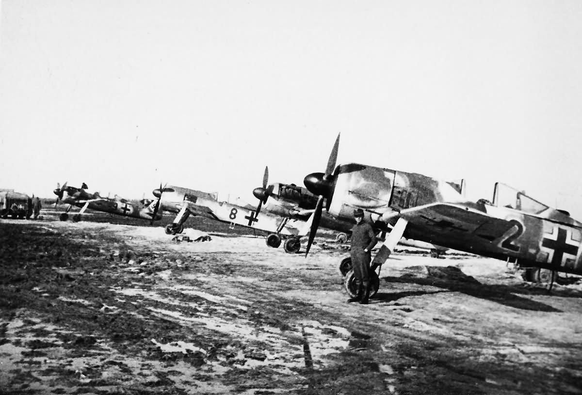 Focke Wulf Fw 190 Luftwaffe Field Airfield eastern front