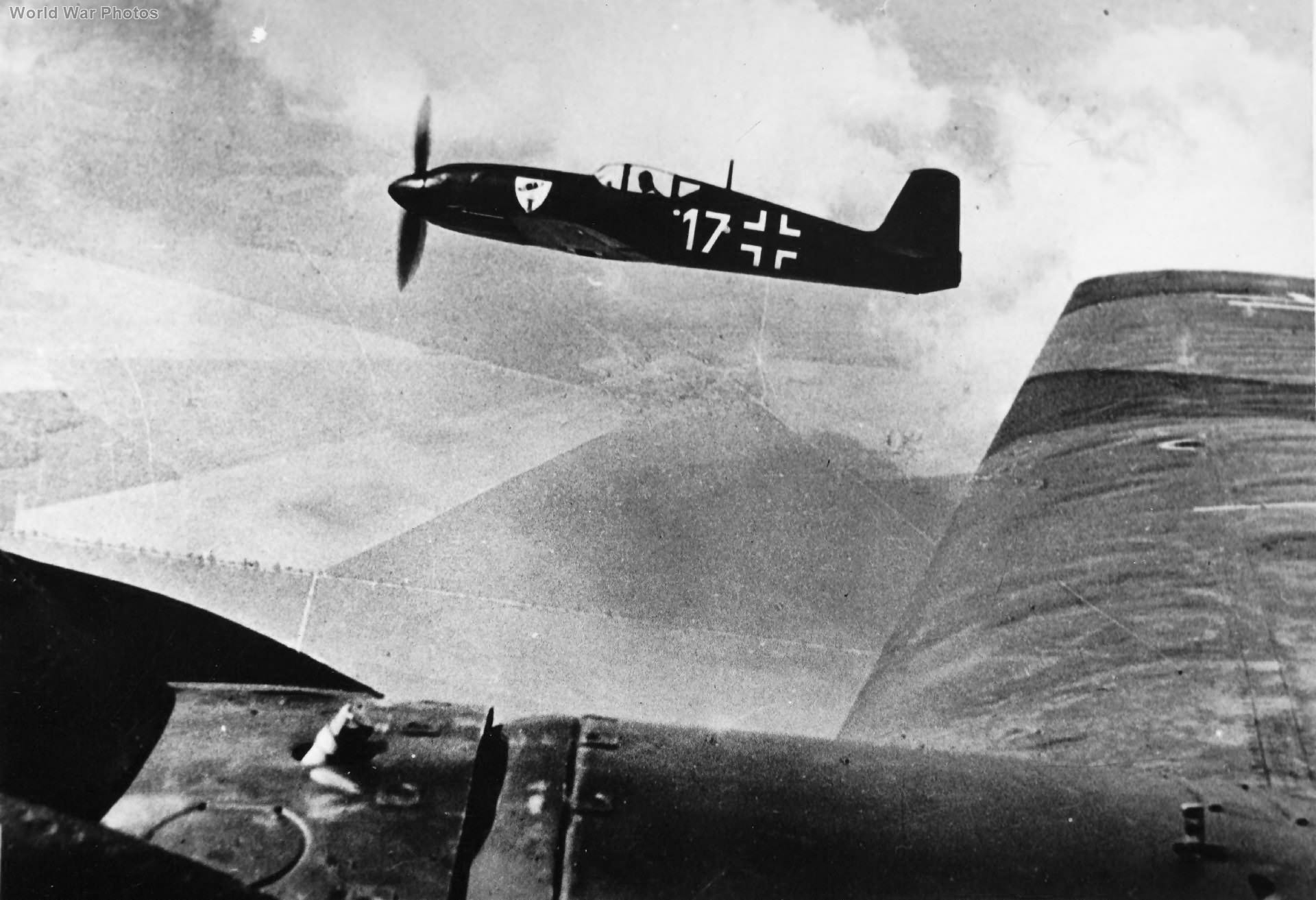 He100D-1 „White 17” in flight