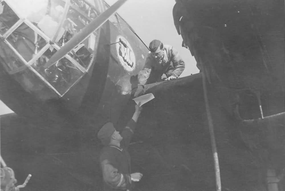 He 111 of the 2/KGr 100 „Wiking” in Vannes France 1941 and crew