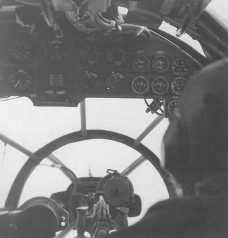 He111_H_bomber_cockpit.jpg