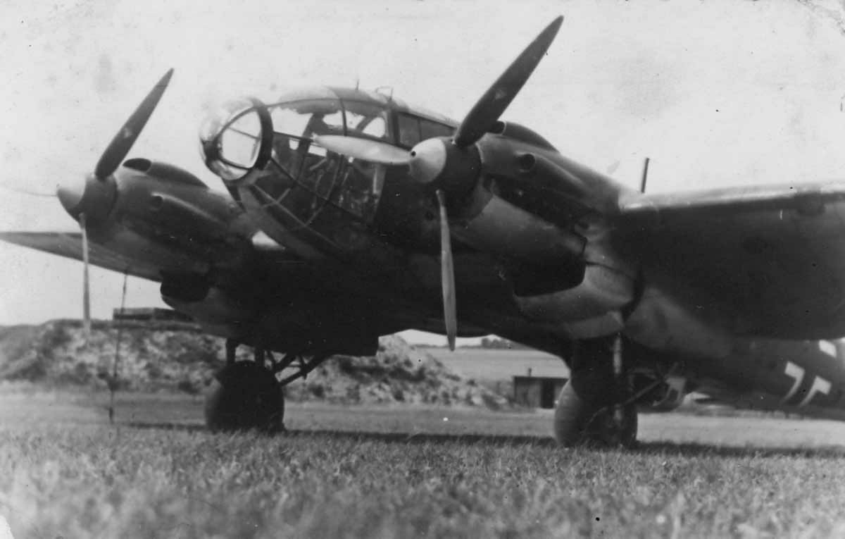 Heinkel_He_111_front_view.jpg