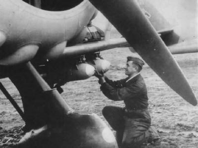 Checks Bombs on Hs 123