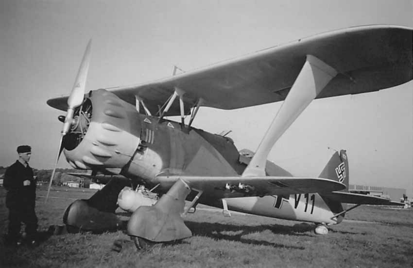 Hs 123 +V11 WNr 820 wearing a pre-war splinter camouflage scheme, 1937/38