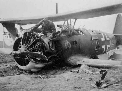 Crashed Henschel Hs 123 code „L” of Schlachtgeschwader 1