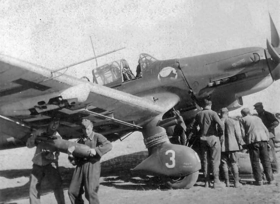Ju87 D "3" of StG 2. Ground crew load up a bomb on the underwing racks |  World War Photos