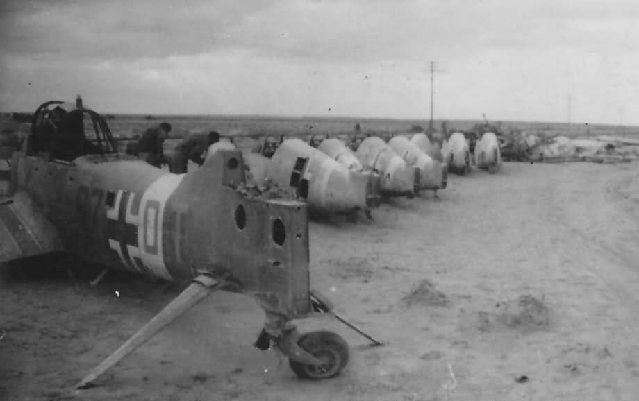 Ju 87 B S7+DT of the 9/StG 3 and Bf109 of JG 27 Afrika 1942