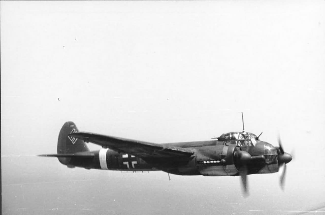 Flugzeug Junkers Ju 88 in flight