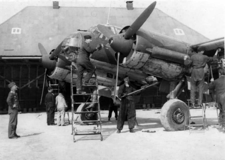 Luftwaffe mechanics servicing a Junkers Ju88 bomber 2