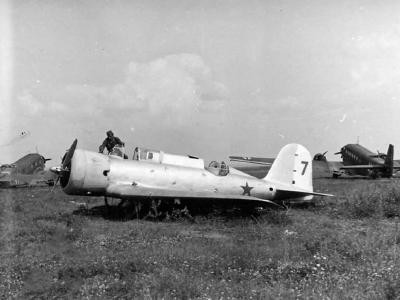Nieman R 10 „7” and Ju 52 at a captured Soviet airfield