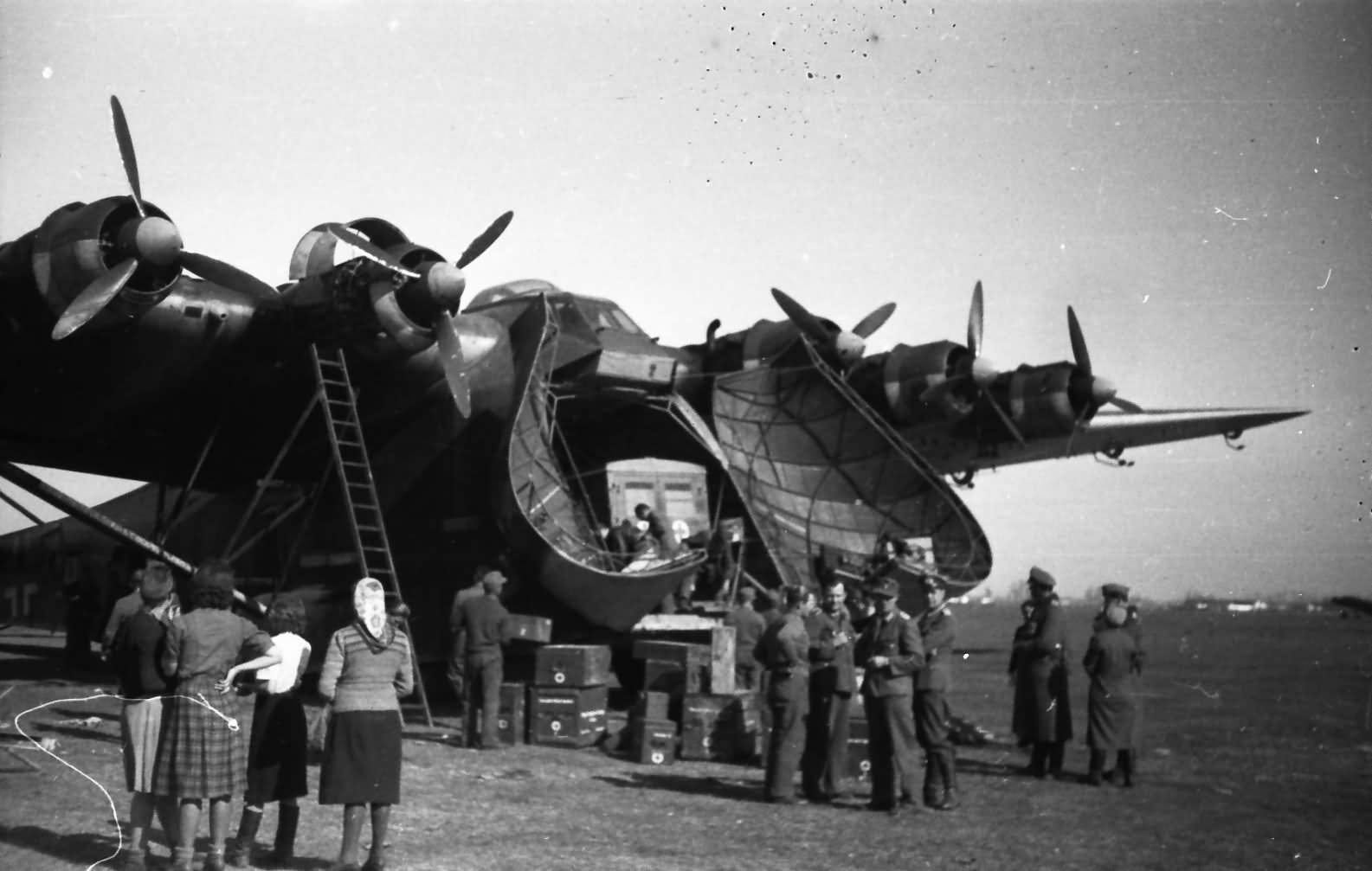 Messerschmitt Me 323 loading doors and the load