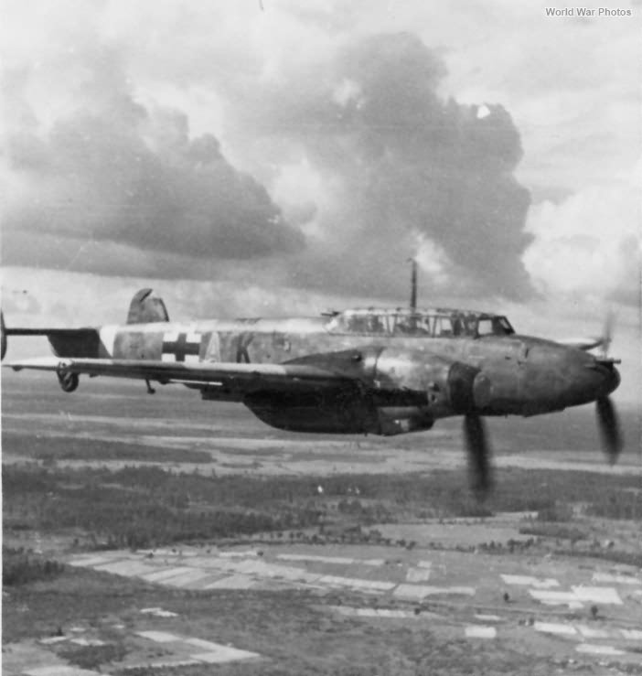 Messerschmitt Bf 110G in flight World War Photos Messerschmitt Bf 110G in flight World War Photos