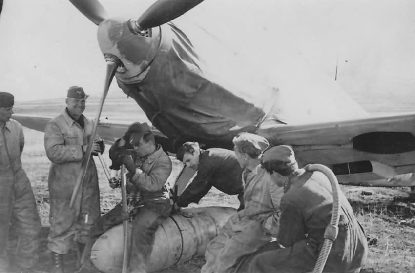 Bf109E 5.JG 27 300l fuel tank Sofia Vrba 1941