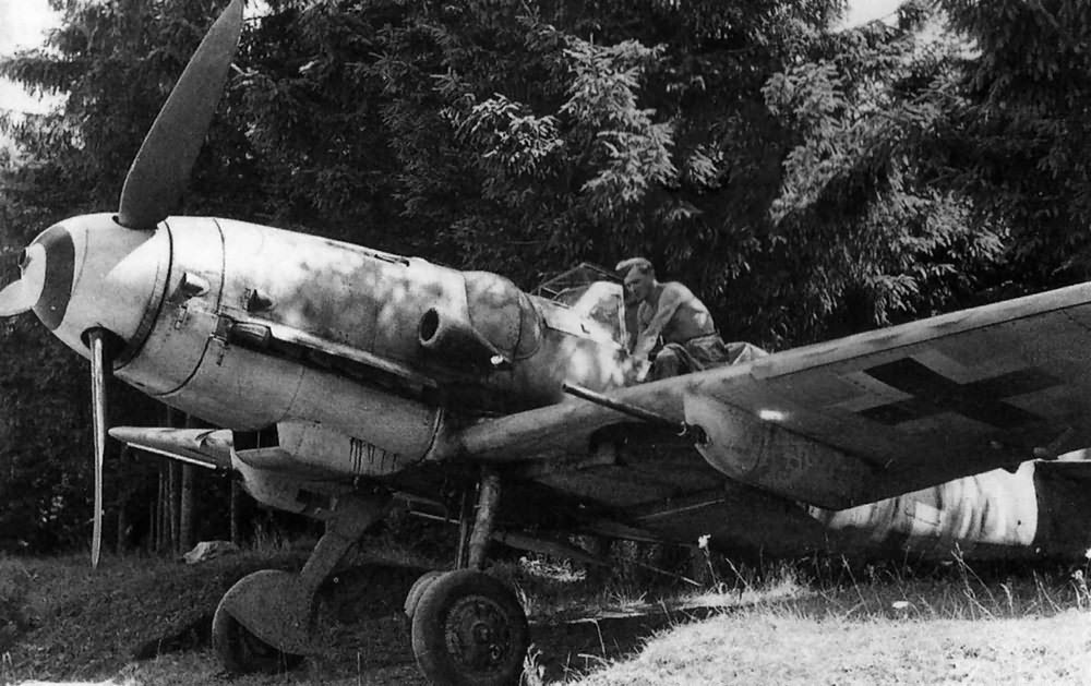 Bf109G-6 with 20 mm cannon pods