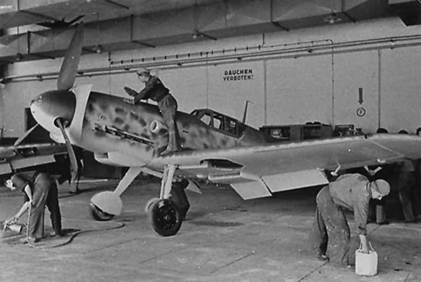 Bf 109 in Wiener Neustadter Flugzeugwerke factory 10