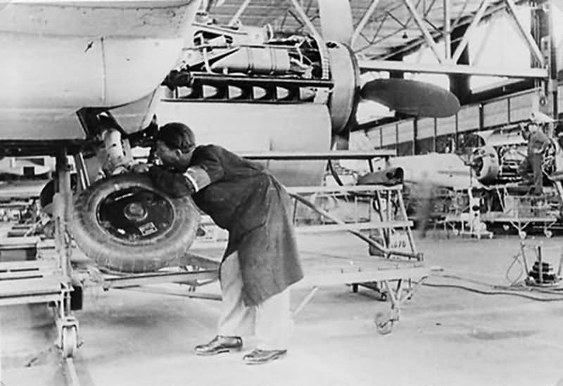 Bf 109 in Wiener Neustadter Flugzeugwerke factory 27