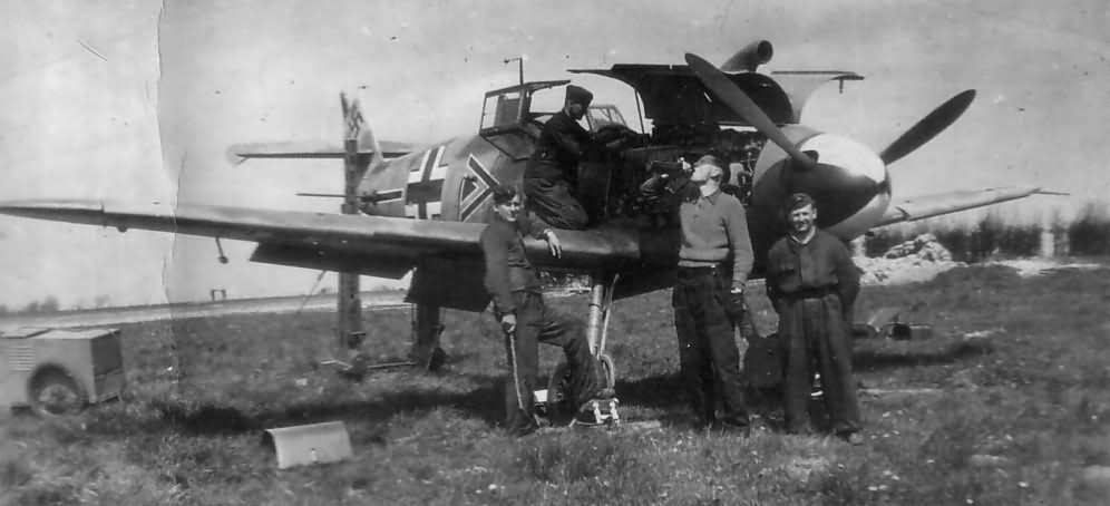 JG3 Bf109F Gruppenkommandeur plane