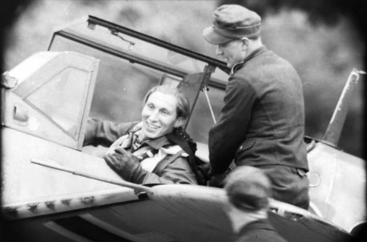 Klaus Mietusch in cockpit of Me 109