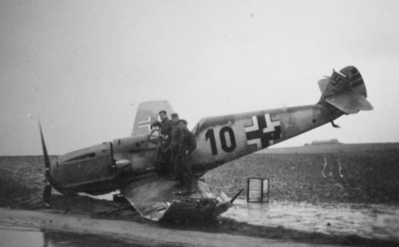Messerschmitt Bf109E black 10