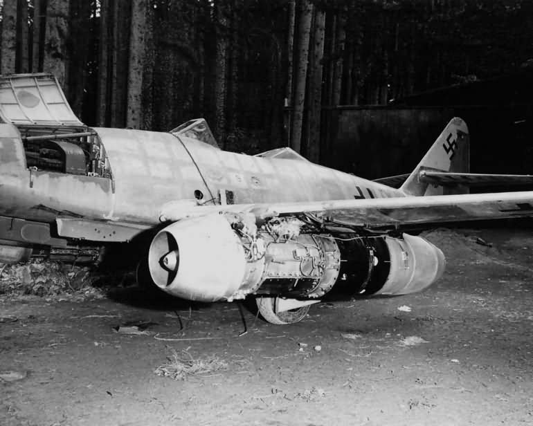 Messerschmitt Me262 wreck 1945