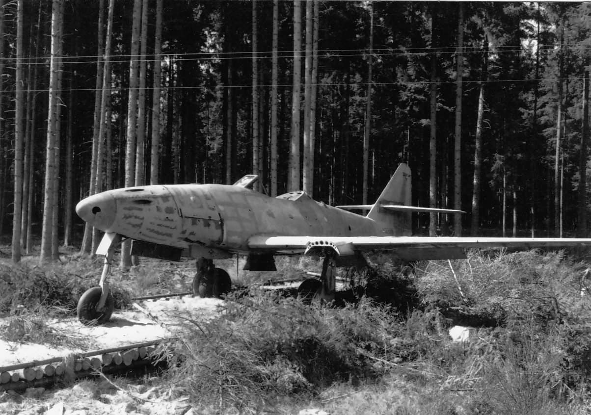 Me 262 wreck in 1945
