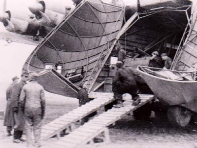 Messerschmitt Me323 and gun