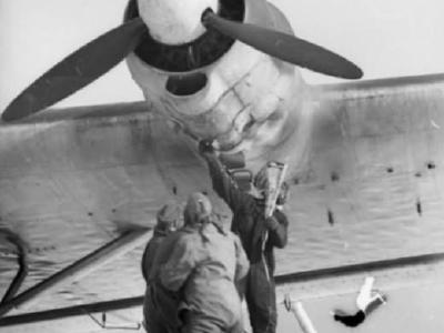 Luftwaffe ground crew work on engine of a Me 323