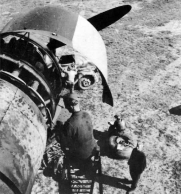 Messerschmitt Me323 engine maintenance