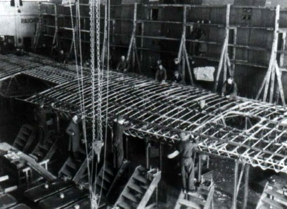 Me 323 E-2 wing construction detail