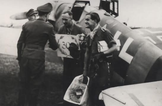 Oberleutnant Gottfried Hagena and his Bf109G-6 after completing his 300th operational mission, 1944