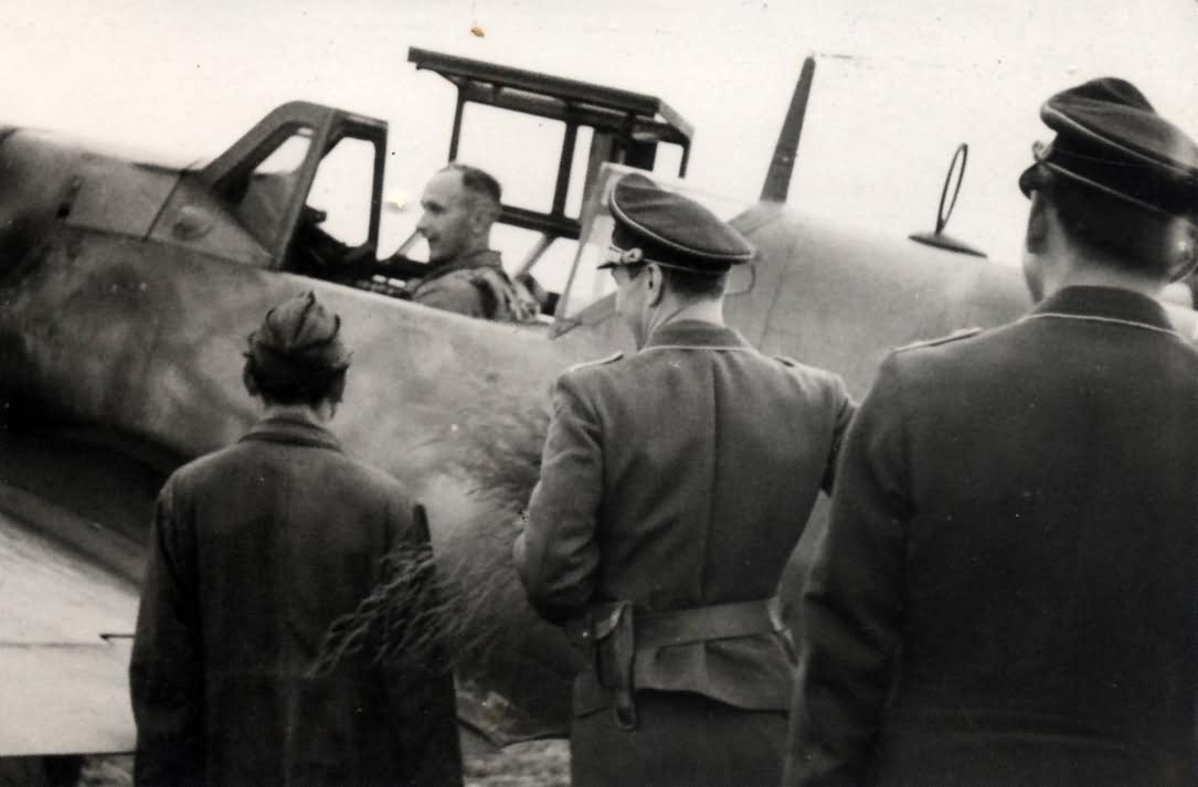 Oltn Gottfried Hagena in the cockpit of his Bf109G, 1944