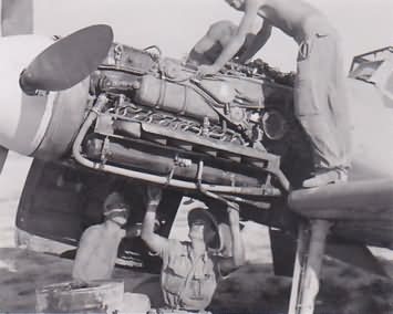 Me 109 F-4/trop of the 5/JG 27 during maintenance – 1942