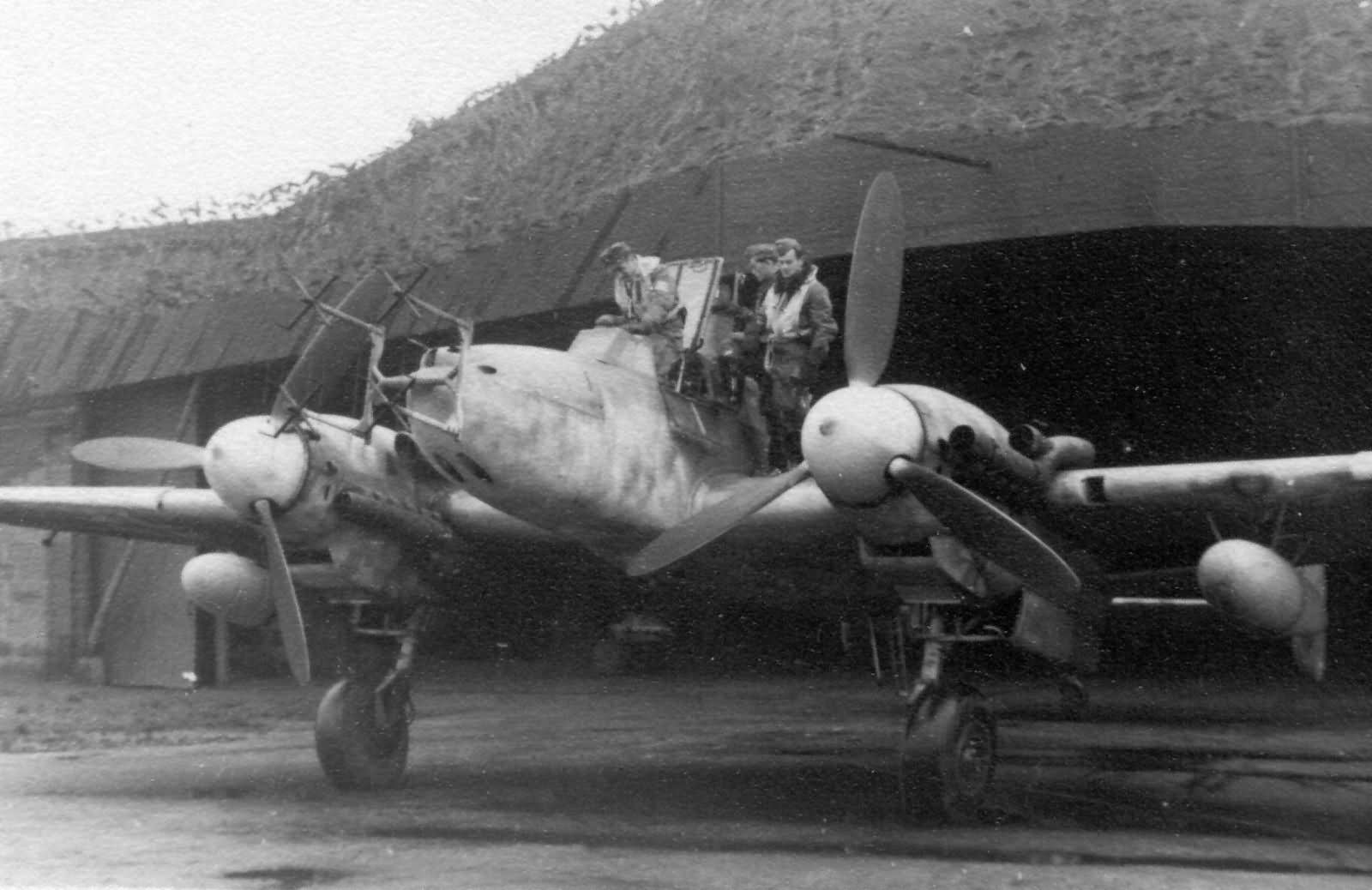 Bf-110 G4 - Neubiberg, Printemps 1945 - Terminé Messerschmitt_Bf_110_G-4_with_radar