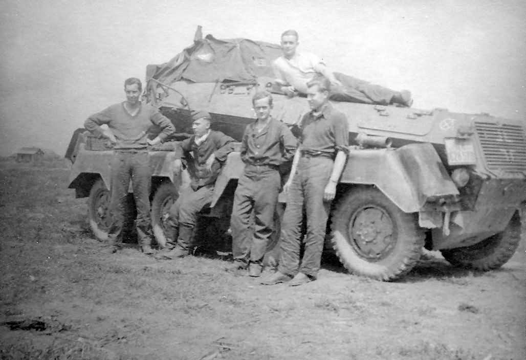 SdKfz 231 8-Rad and crew