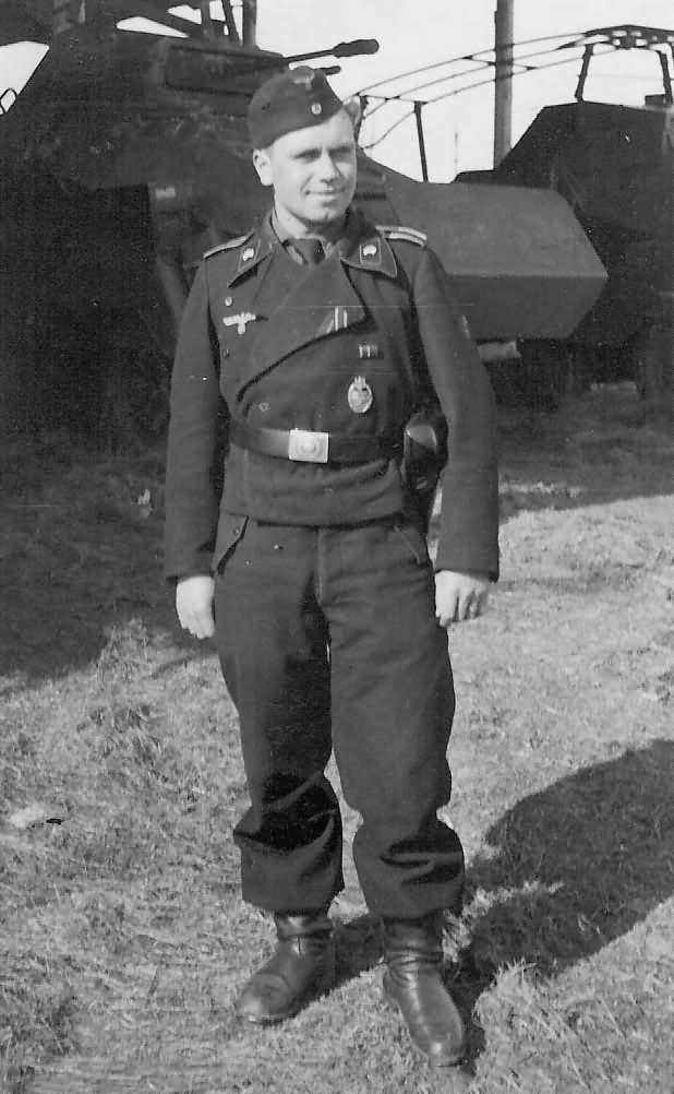 SdKfz 232 and panzerman